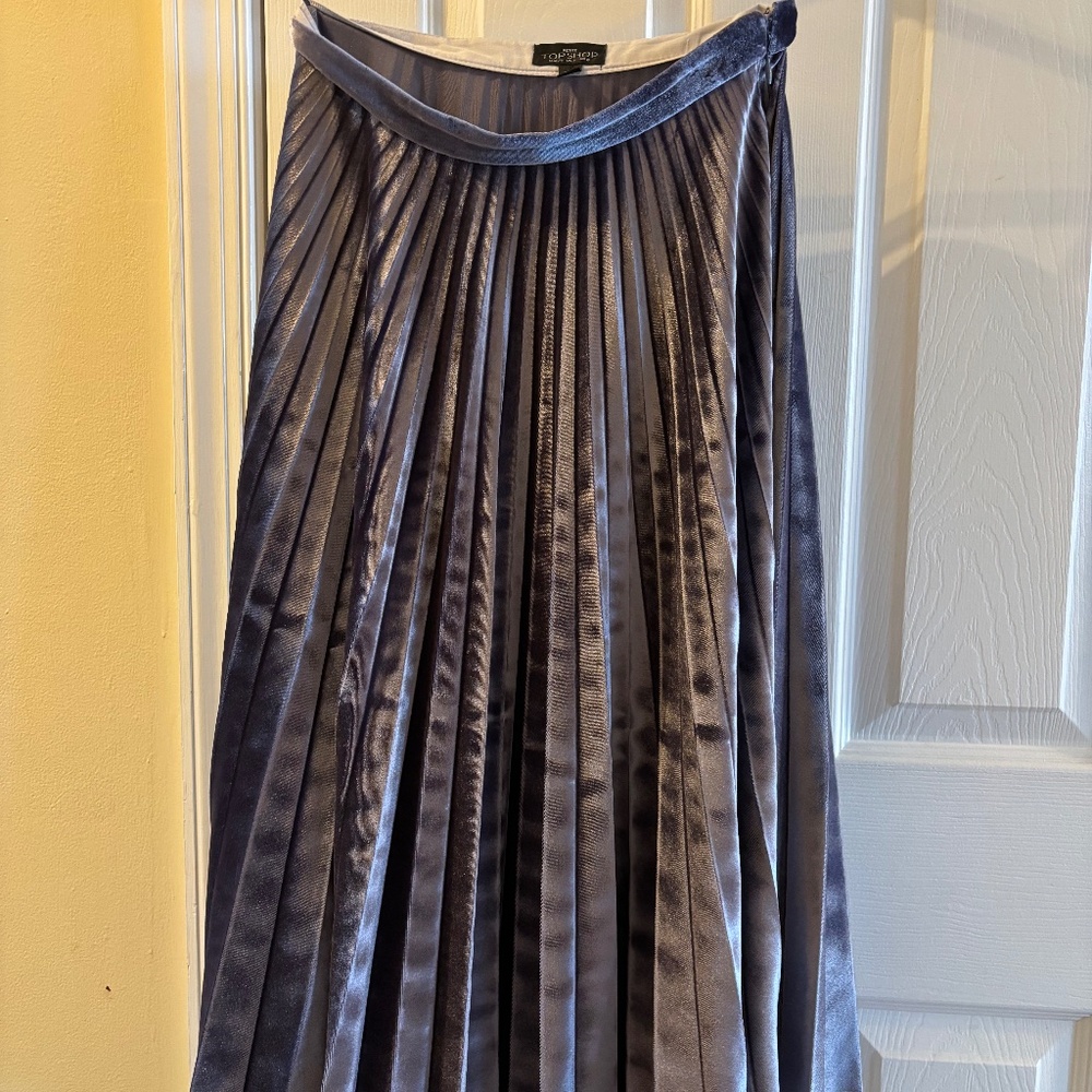Topshop velvet pleated skirt in great condition